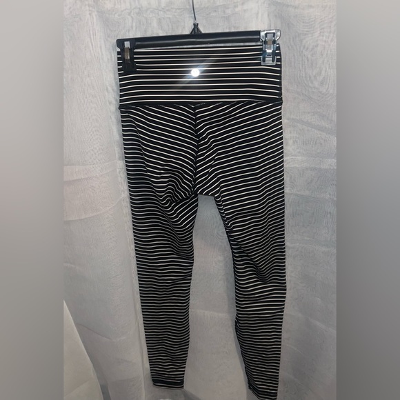 #43 Lululemon Wunder Under Pant
Parallel Stripe Black White / Black Sz 6 - Picture 9 of 12